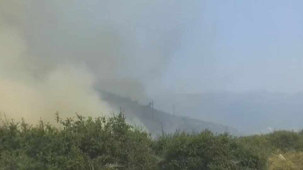 LIVE: Εικόνα από τη μεγάλη φωτιά στον Κάλαμο – ΒΙΝΤΕΟ