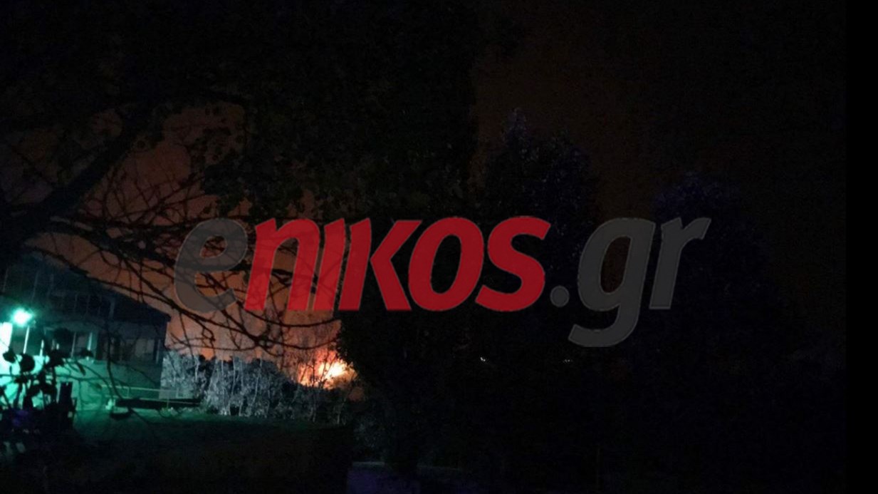 Πύρινη κόλαση στο Καπανδρίτι – Η πυρκαγιά πλησιάζει επικίνδυνα τα σπίτια – ΦΩΤΟ αναγνώστη