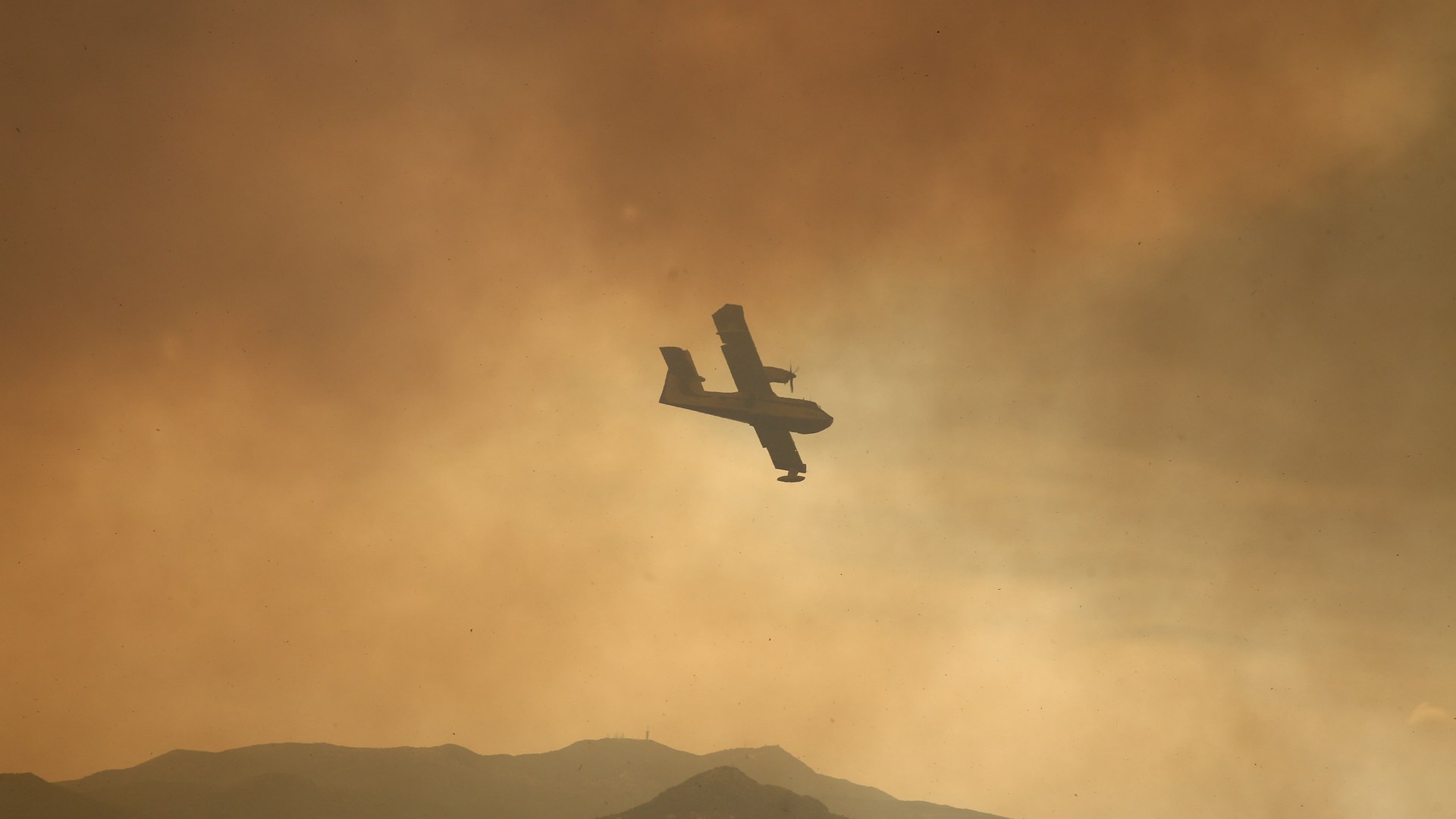 Σε δύο μέτωπα καίει η φωτιά στην Ανάληψη Αμαλιάδας – Ξεκίνησαν οι πτήσεις εναέριων πυροσβεστικών μέσων
