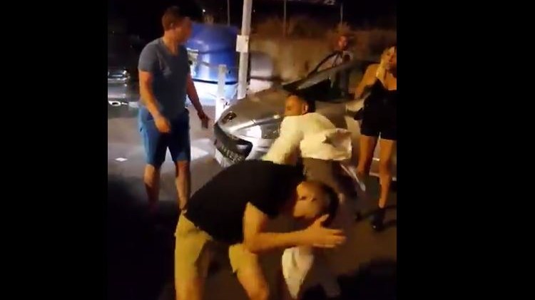 Άγριος καβγάς τουριστών στη Χερσόνησο – ΒΙΝΤΕΟ