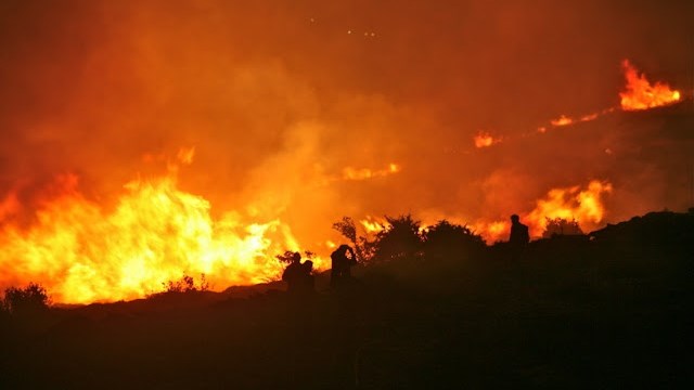 Πυρκαγιά σε εξέλιξη στο Ηράκλειο Κρήτης
