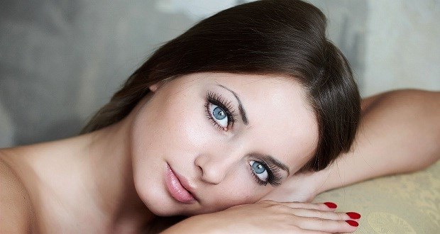 Τέσσερα μυστικά για να κάνετε το βλέμμα σας να δείχνει ξεκούραστο