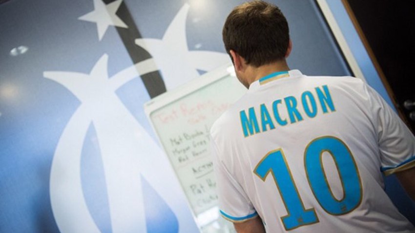 Ο Μακρόν φόρεσε… ποδοσφαιρικά και έκανε προπόνηση με την Μαρσέιγ – ΦΩΤΟ