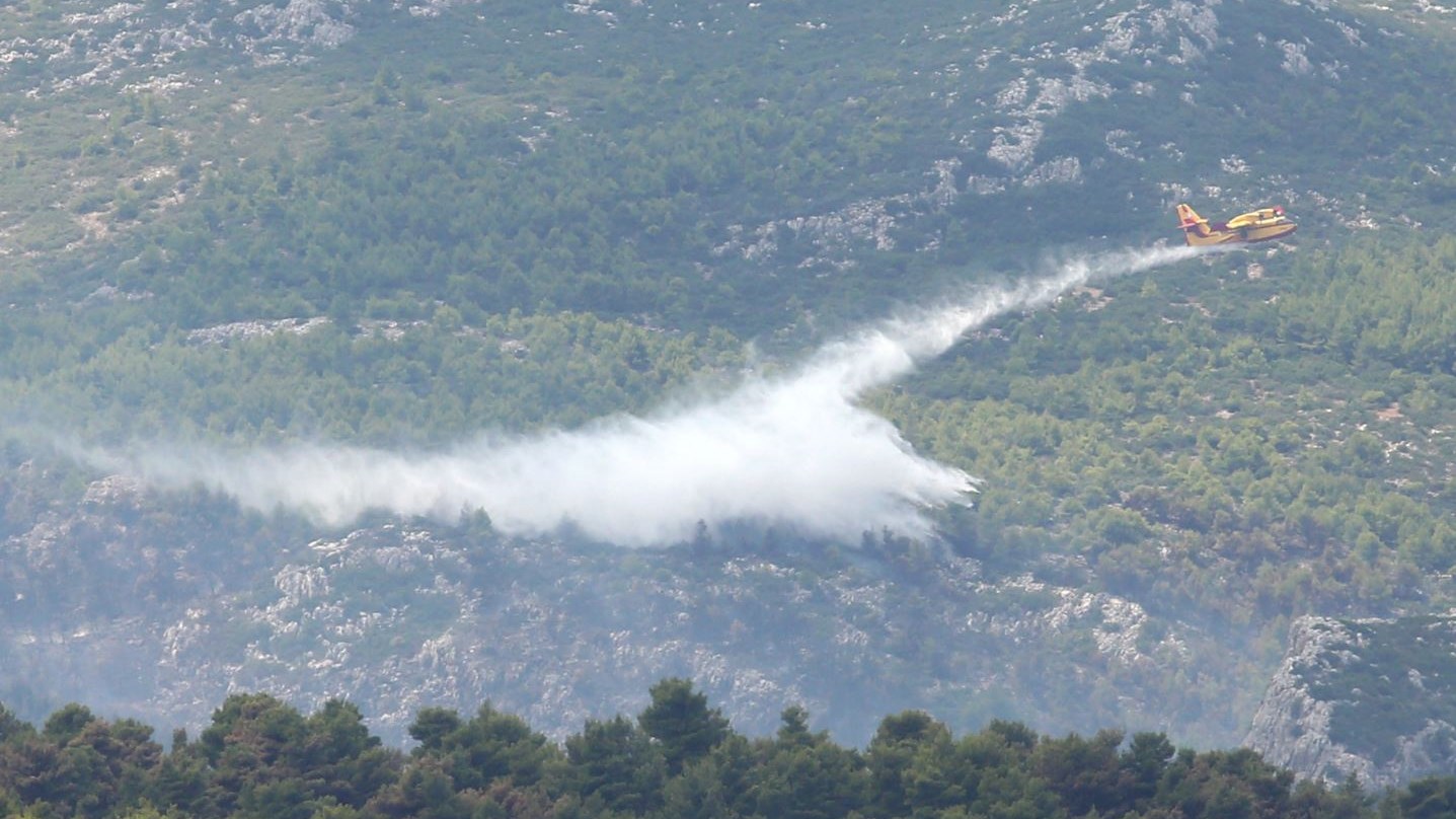 Καλύτερη εικόνα σε Ζάκυνθο, Κάλαμο, Ηλεία – Χωρίς ενεργά μέτωπα οι φωτιές