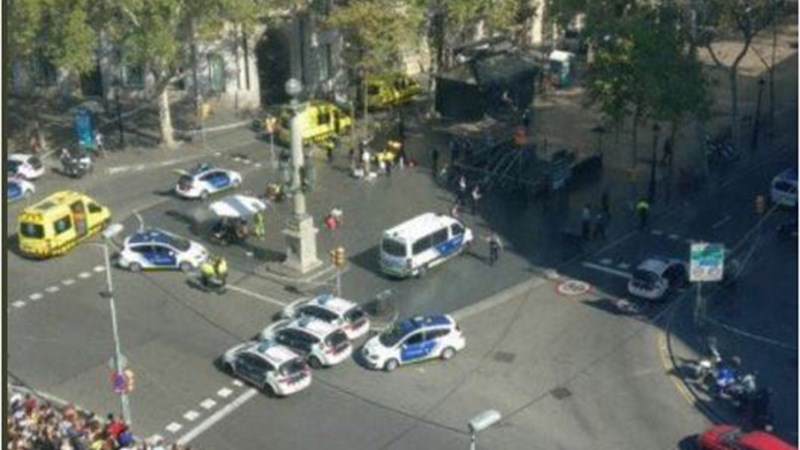 Ανεβαίνει ο αριθμός των νεκρών στη Βαρκελώνη – Για 13 νεκρούς κάνει λόγο ισπανικό ραδιόφωνο – ΤΩΡΑ