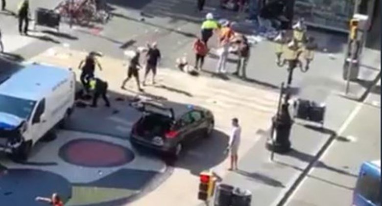 Αυτό είναι το βαν που σκόρπισε τον τρόμο στη Βαρκελώνη – ΦΩΤΟ – ΤΩΡΑ