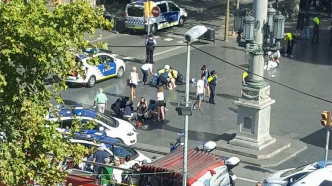 Νέες εικόνες από τη Βαρκελώνη – Έχει αποκλειστεί η περιοχή – ΦΩΤΟ