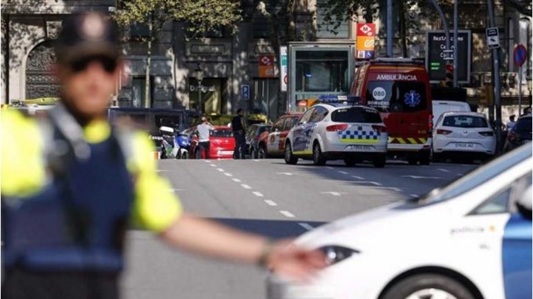 Συγκλονίζουν οι μαρτυρίες αυτοπτών μαρτύρων στη Βαρκελώνη