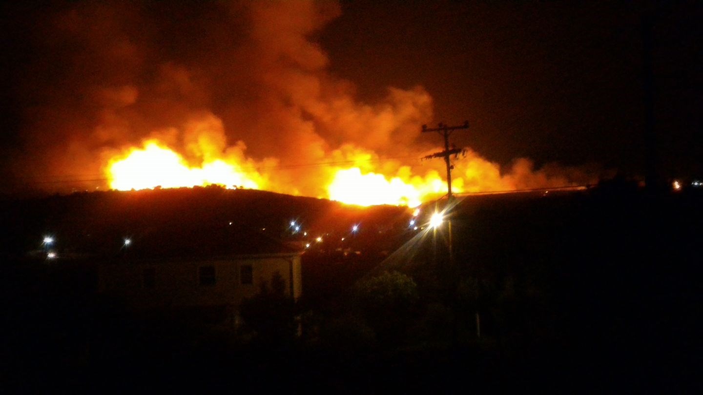 Μάχη με τις φλόγες στην Κεφαλονιά – Ξεπερνά το 1 χλμ το μέτωπο – Απομακρύνθηκαν οι κάτοικοι