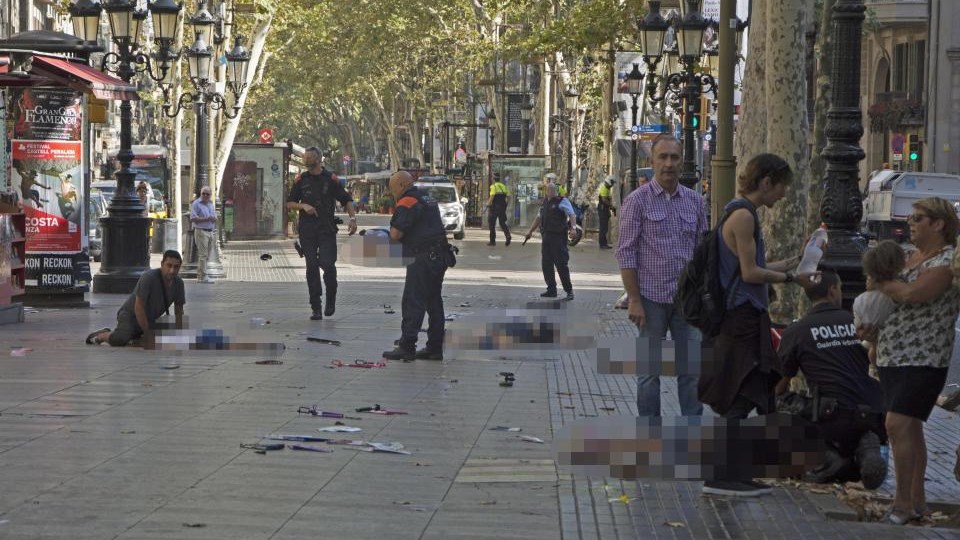 Βαρκελώνη: Οι δύο συλληφθέντες εμπλέκονται στο μακελειό αλλά δεν οδηγούσαν αυτοί το φορτηγάκι της επίθεσης