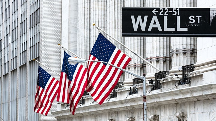 Στο… κόκκινο έκλεισαν οι δείκτες της Wall Street