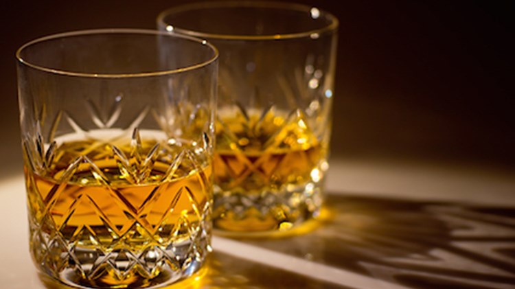 Έτσι θα κάνετε πιο γευστικό το ουίσκι σας