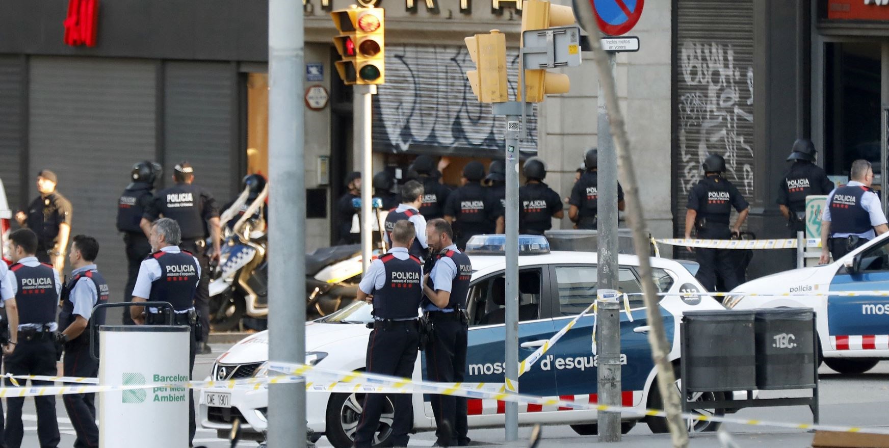 Οκταμελή πυρήνα πίσω από τις επιθέσεις “βλέπουν” οι ισπανικές αρχές