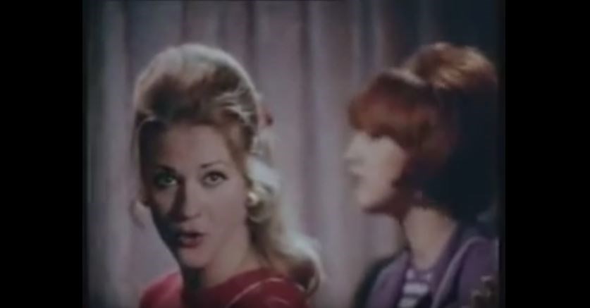 Το Crazy Girl της Ζωής Λάσκαρη που χόρεψε και τραγούδησε όλη η Ελλάδα – ΒΙΝΤΕΟ