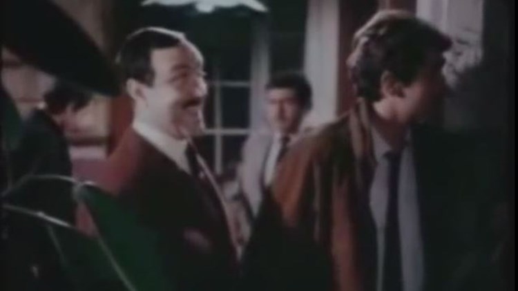 Η Ζωή Λάσκαρη και η θρυλική ατάκα στον Γεωργίτση για το μουστάκι – ΒΙΝΤΕΟ