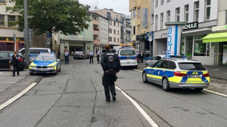 Επίθεση με μαχαίρι στο Βούπερταλ της Γερμανίας – Αναφορές για έναν νεκρό – ΤΩΡΑ