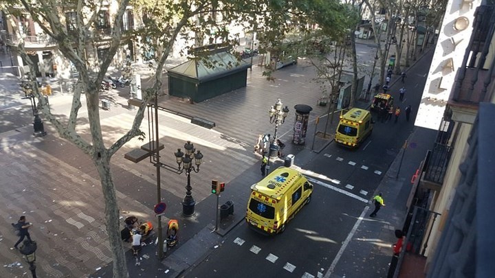 Συγκλονίζουν οι μαρτυρίες Ελλήνων που έζησαν τον τρόμο στη Βαρκελώνη – ΒΙΝΤΕΟ