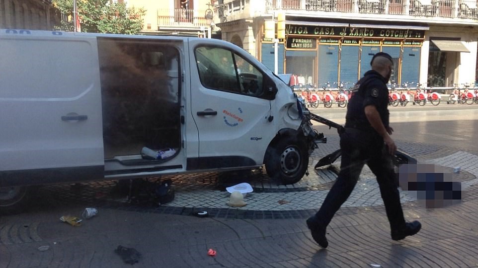 Ο οδηγός του βαν που σκόρπισε τον θάνατο στη Βαρκελώνη παραμένει ασύλληπτος