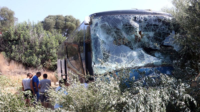 Νέες εικόνες από το θανατηφόρο τροχαίο στην Κρήτη – Το λεωφορείο σταμάτησε σε ελιά – ΦΩΤΟ