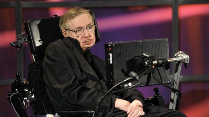 Πυρά Στίβεν Χόκινγκ κατά της βρετανικής κυβέρνησης