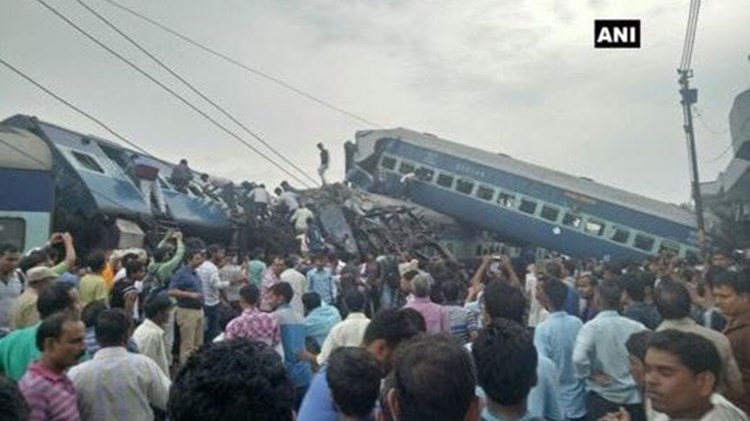 Στους 14 ανήλθε ο αριθμός των νεκρών από τον εκτροχιασμό αμαξοστοιχίας στην Ινδία