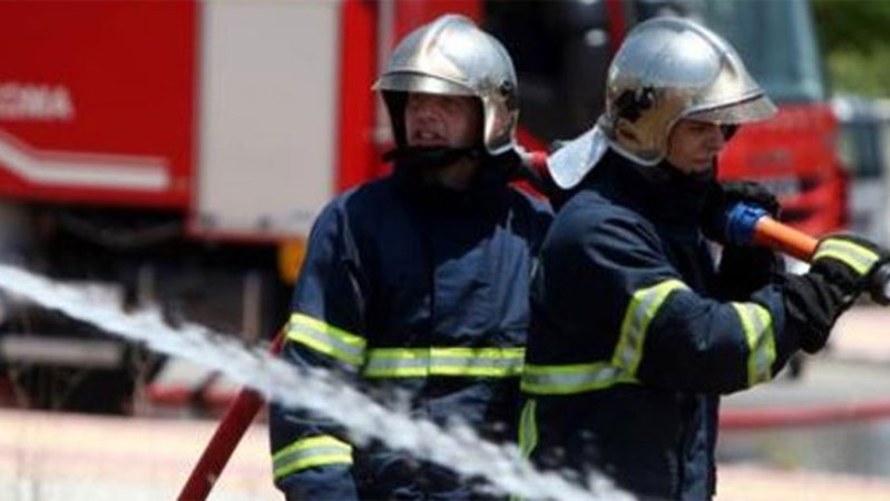 Περιπέτεια για πυροσβέστες στην Ηλεία – Το όχημά τους παγιδεύτηκε από τις φλόγες