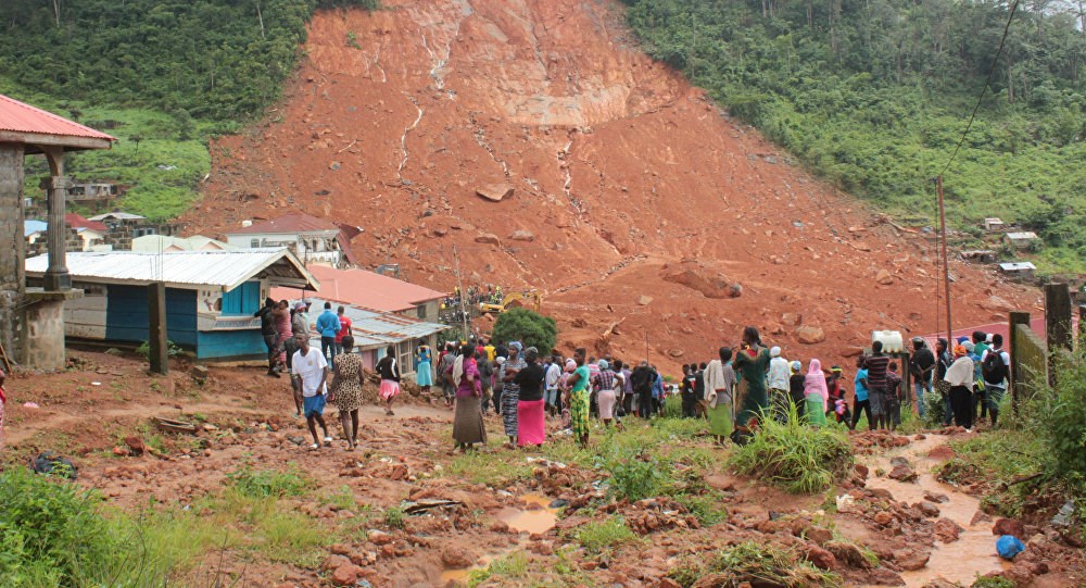 Σιέρα Λεόνε: Σχεδόν 500 νεκροί έχουν ανασυρθεί από τα συντρίμμια που άφησε πίσω της η φονική κατολίσθηση