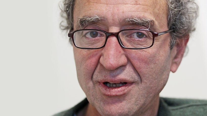 Ελεύθερος αφέθηκε ο συγγραφέας Ντόγκαν Ακάνλι – Νέο καρφί της Μέρκελ προς την Άγκυρα