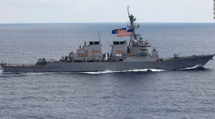 Αντιτορπιλικό του Αμερικανικού Ναυτικού συγκρούστηκε με δεξαμενόπλοιο στα ανοιχτά της Σιγκαπούρης