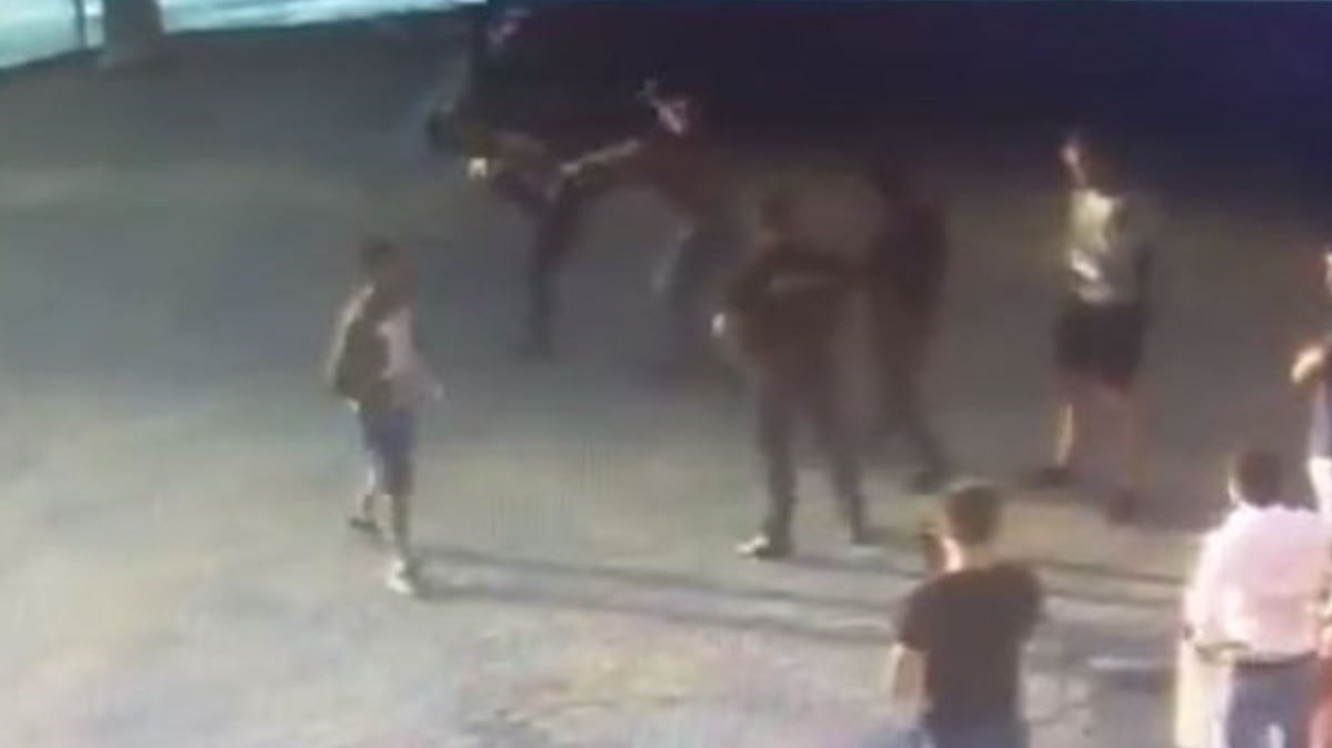 Σοκαριστικό ΒΙΝΤΕΟ: Ρώσος αρσιβαρίστας σκοτώνεται σε καβγά από δύο κλωτσιές στο κεφάλι