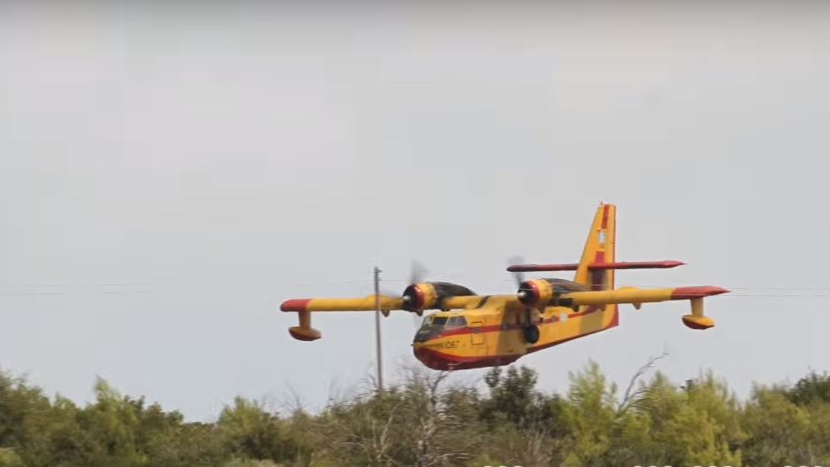 Η συγκλονιστική «βουτιά» του Καναντέρ για να σώσει σπίτι στα Ροδινά – ΒΙΝΤΕΟ