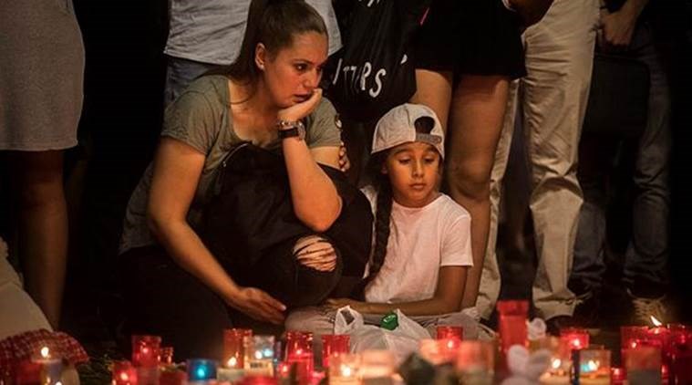 Ολονυκτία στη Βαρκελώνη για τα θύματα των τζιχαντιστών – ΒΙΝΤΕΟ