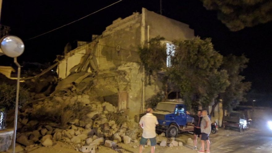Σεισμός στη νότια Ιταλία – Κατέρρευσε εκκλησία – Πληροφορίες για τραυματίες και αγνοούμενους – ΦΩΤΟ ΚΑΙ ΒΙΝΤΕΟ