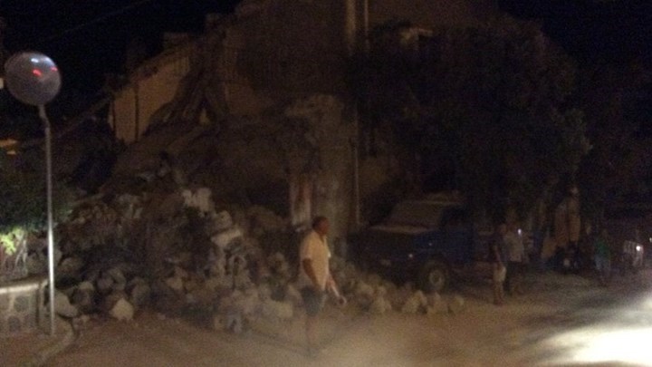 Ιταλία: Οικογένεια με 3 παιδιά θαμμένη στα συντρίμμια – Μάχη για τη διάσωσή τους – ΦΩΤΟ