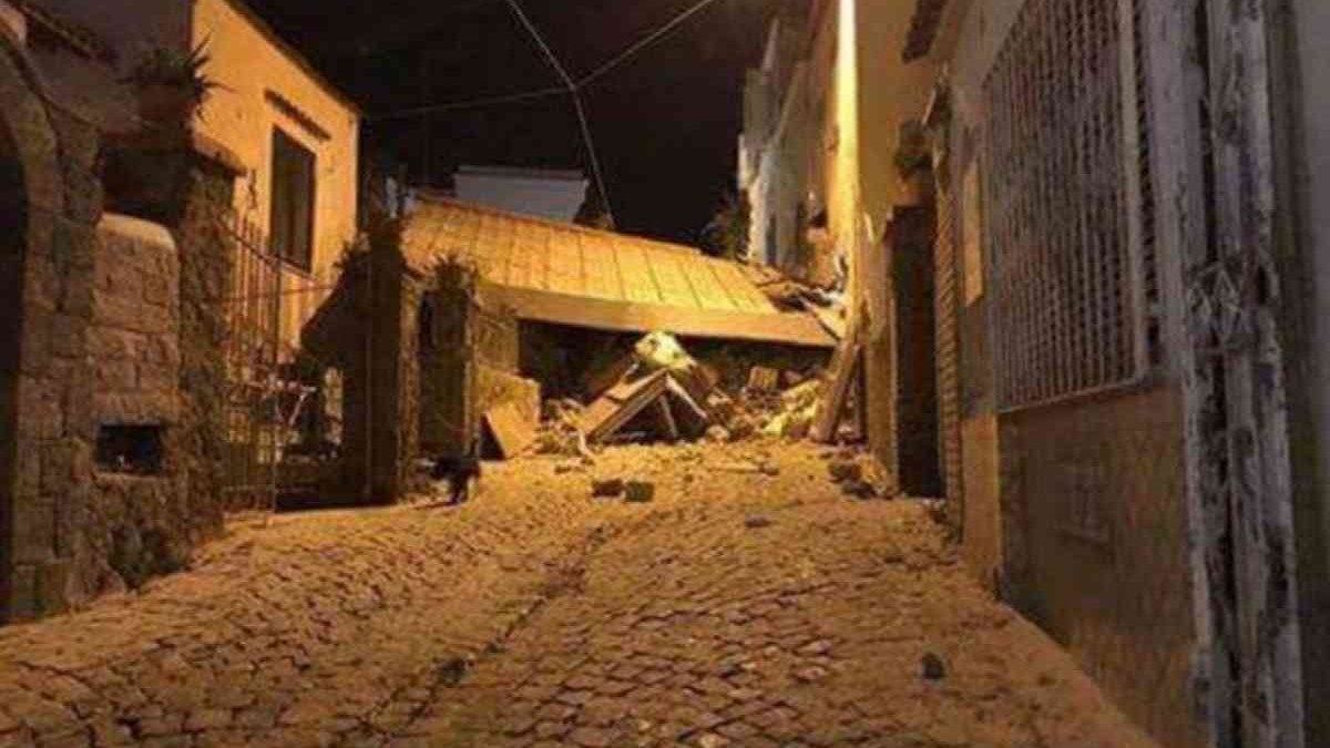 Ιταλία: Μάχη των σωστικών συνεργείων για να βγάλουν από τα συντρίμμια μία έγκυο, ένα βρέφος και ένα παιδί 10 ετών