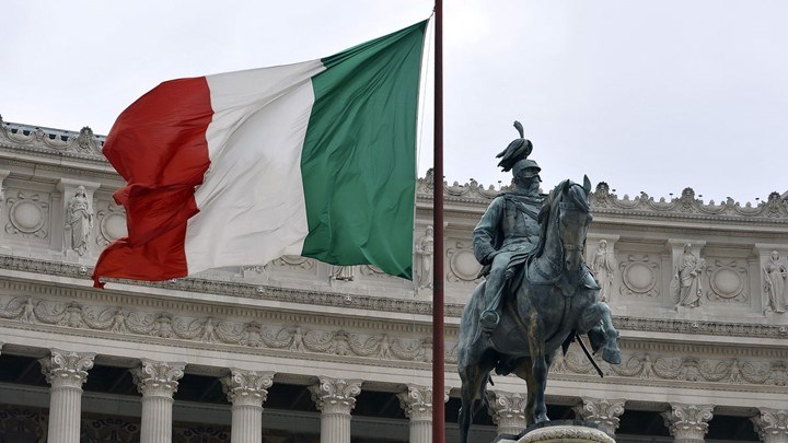 Τα σενάρια για παράλληλο νόμισμα εκτόξευσαν τις αποδόσεις των ιταλικών ομολόγων