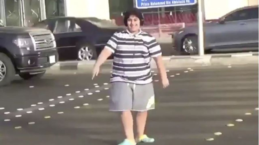 Συνελήφθη 14χρονος επειδή χόρευε… Μακαρένα – ΒΙΝΤΕΟ