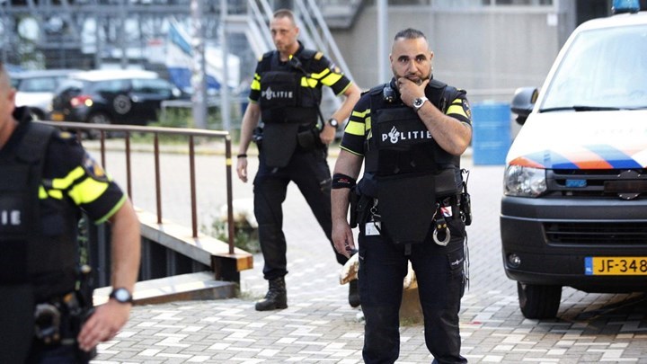 Ρότερνταμ: Λεωφορείο με φιάλες αερίου στο εσωτερικό του εντοπίστηκε έξω από τον συναυλιακό χώρο