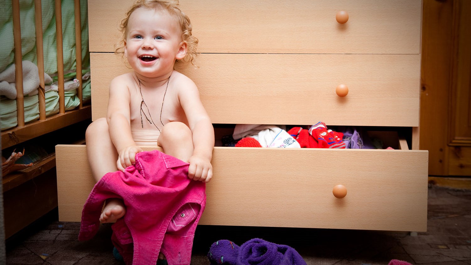 Πώς θα μάθει το παιδί σας να ντύνεται μόνο του