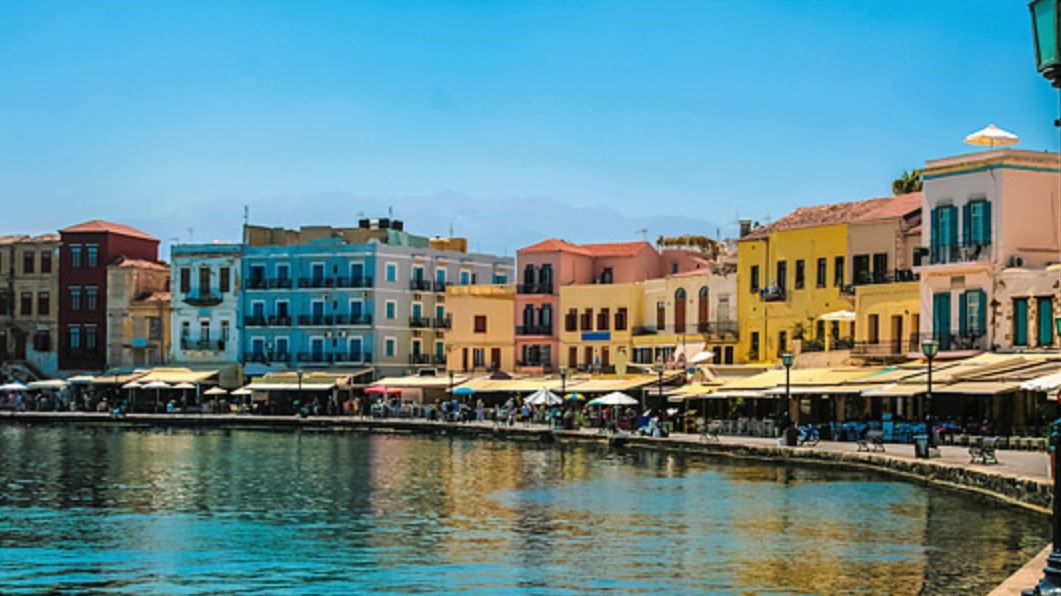 Μεθυσμένη τουρίστρια… βούτηξε στο ενετικό λιμάνι των Χανίων – ΦΩΤΟ