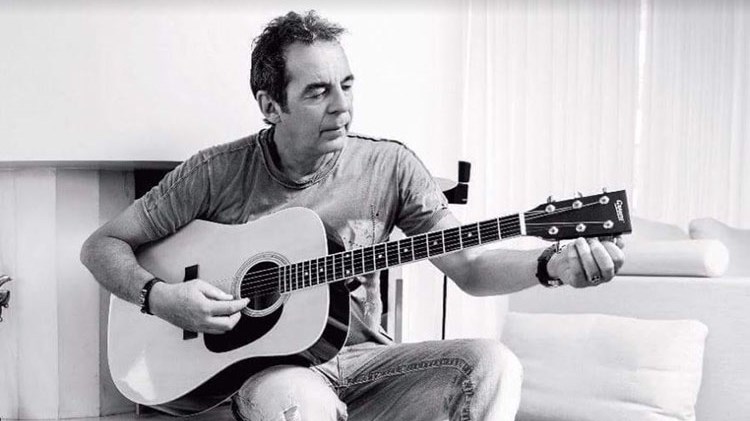 Ο Κώστας Χαριτοδιπλωμένος επιστρέφει και μας ξεσηκώνει!