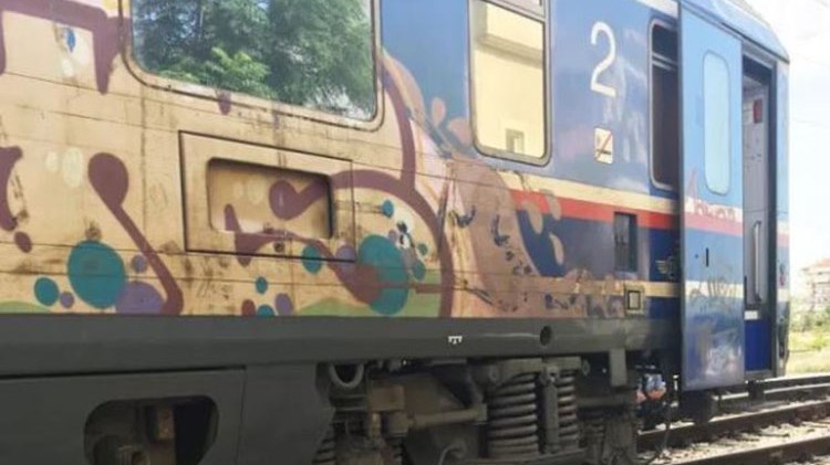 Εκτροχιάστηκε τρένο σε κατοικημένη περιοχή της Λάρισας – ΦΩΤΟ