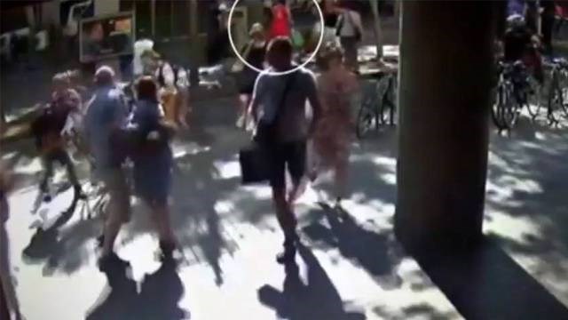 Συγκλονιστικό ΒΙΝΤΕΟ ντοκουμέντο από τη Βαρκελώνη: Ο κόσμος τρέχει πανικόβλητος να σωθεί