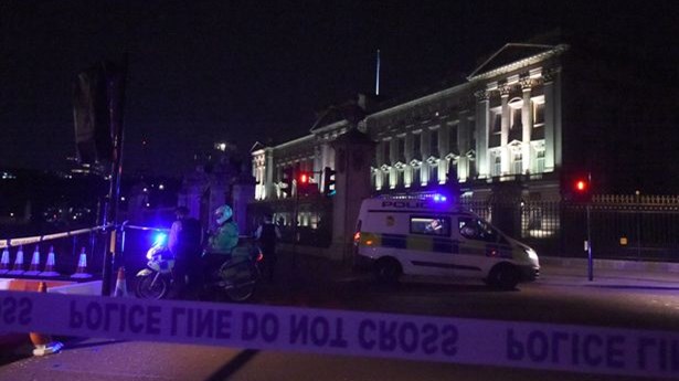 Υπό αστυνομικό κλοιό το Μπάκιγχαμ – Έρευνες για τυχόν συνεργάτες του δράστη – Νέες ΦΩΤΟ ΚΑΙ ΒΙΝΤΕΟ