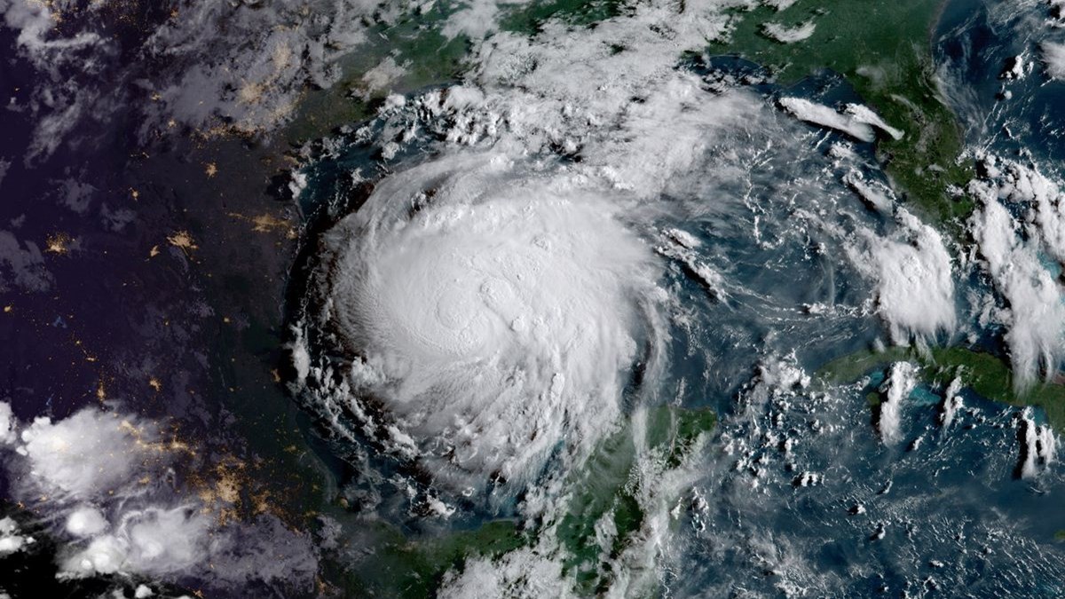 LIVE: Χτυπάει τις ακτές του Τέξας ο τυφώνας Χάρβεϊ – Σε κατάσταση φυσικής καταστροφής κήρυξε την περιοχή ο Τραμπ