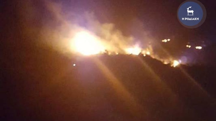 Μαίνεται η πυρκαγιά στη Ρόδο – ΦΩΤΟ