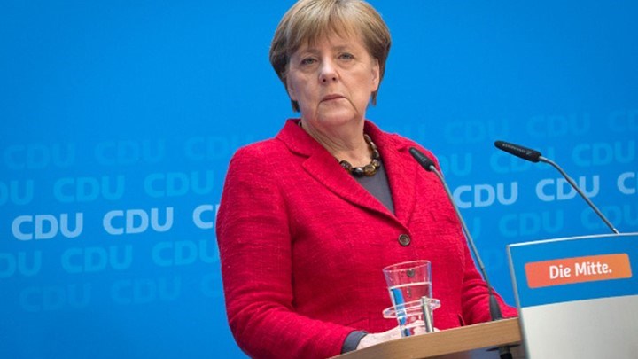 Μέρκελ: Ελλάδα και Ιταλία δεν μπορούν να σηκώσουν μόνες το βάρος της προσφυγικής κρίσης
