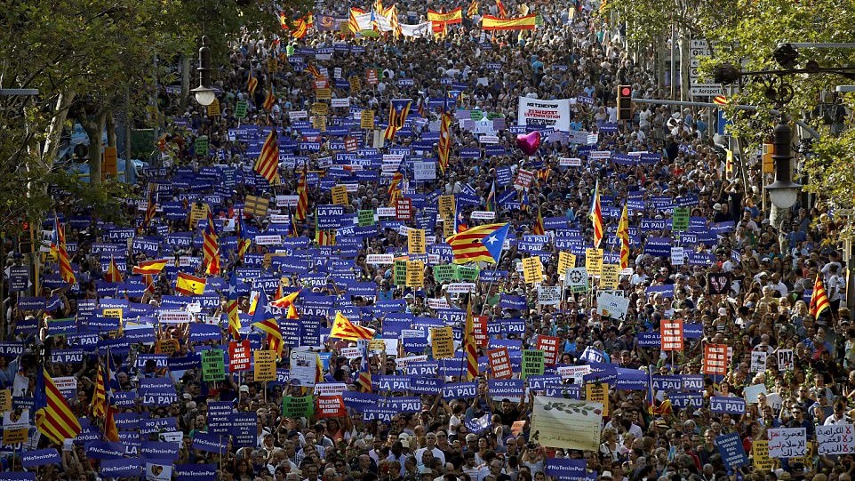 Περισσότεροι από 100.000 στους δρόμους της Βαρκελώνης κατά της τρομοκρατίας – ΦΩΤΟ