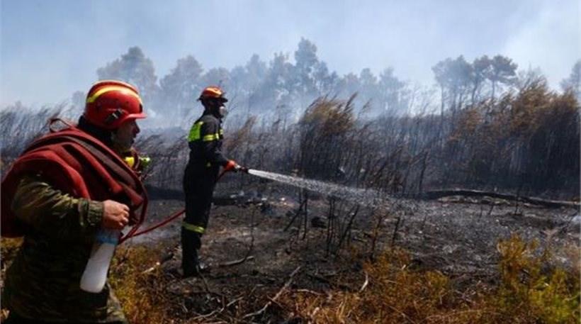 Σε ύφεση οι πυρκαγιές σε Αχαΐα και Αιτωλοακαρνανία