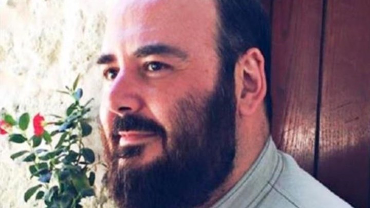 Η απάντηση του ιερέα που συνεχάρη τον γιο του για την αποτυχία του στις πανελλαδικές